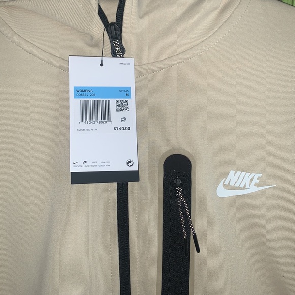 NWT Nike Sportswear Tech Fleece - Picture 2 of 5